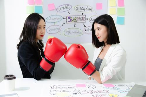 Thói quen cực xấu trong xã giao tưởng như vô hại nhưng cản trở đường tới thành công của 12 chòm sao