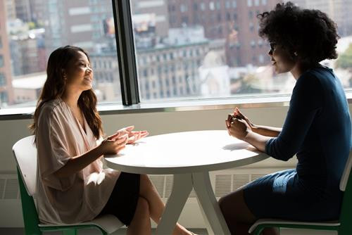 Cách 12 chòm sao làm quen môi trường mới: Ai dễ dàng hòa nhập với mọi người?