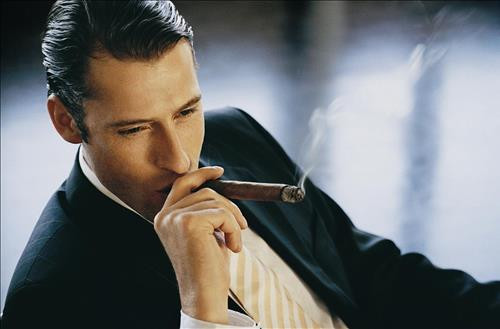 Bó tay với 4 chòm sao nam có thói quen thích “đào mộ” quá khứ của người yêu