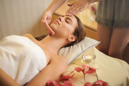 Rửa mặt giúp da khỏe mạnh